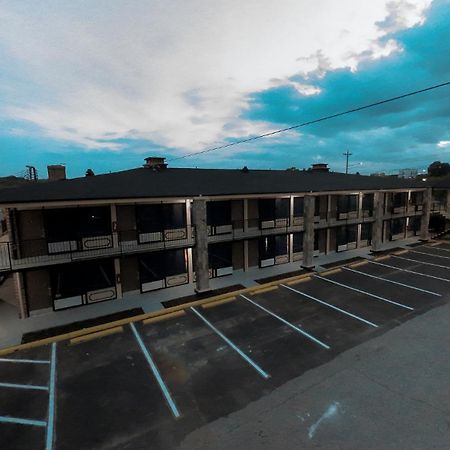 Riverside Inn & Suites By Oyo Danville Ceaser Casino Zewnętrze zdjęcie