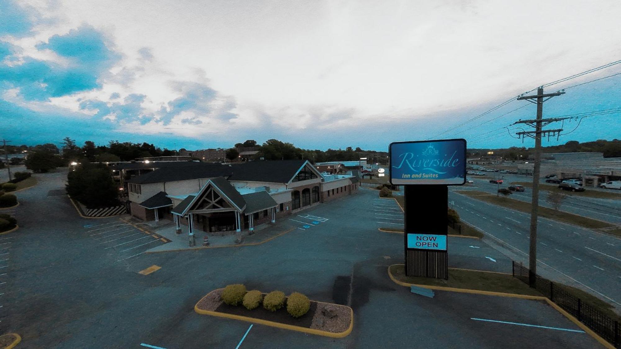 Riverside Inn & Suites By Oyo Danville Ceaser Casino Zewnętrze zdjęcie