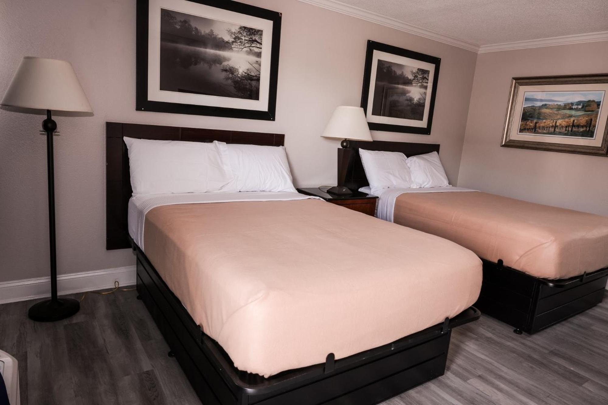 Riverside Inn & Suites By Oyo Danville Ceaser Casino Zewnętrze zdjęcie